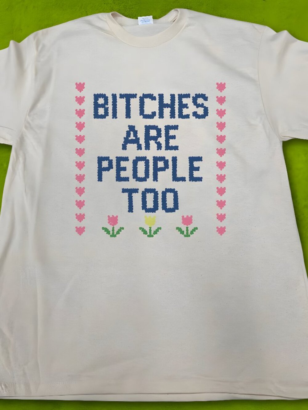 VINTAGE STYLE CROSS-STITCH TEE White printed T-shirt for both men and women